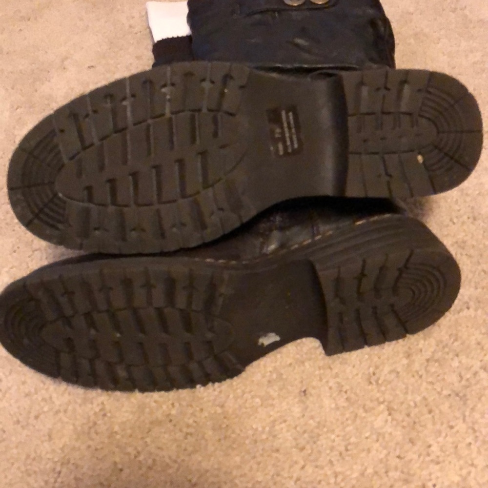 Boots - Picture 5 of 6